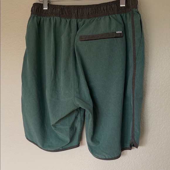 Vuori Men's Banks Shorts Sea Green Athletic Shorts medium - Picture 4 of 8